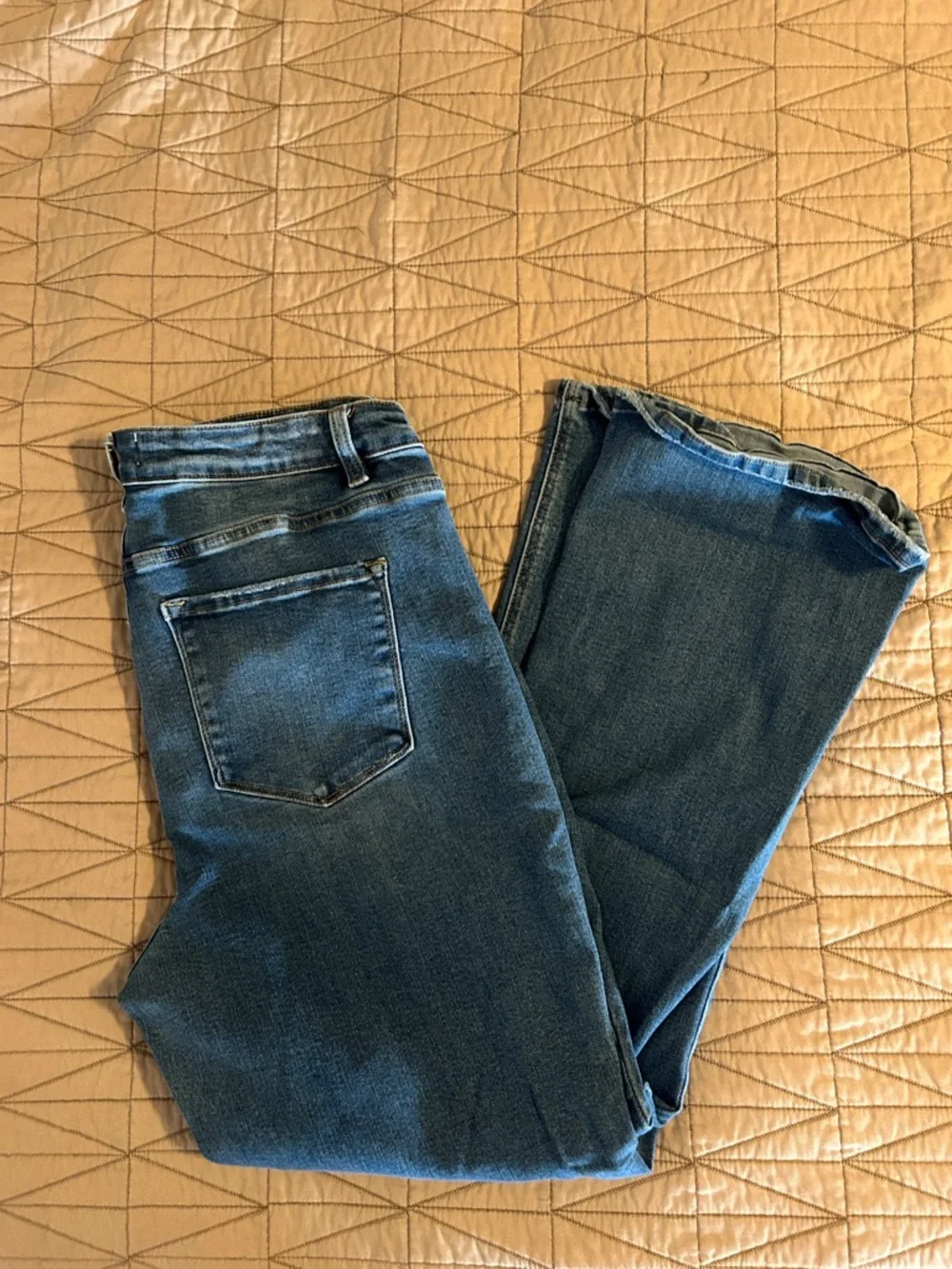 Women’s Boot Cut Jeans in Medium Blue Denim - Picture 3 of 3
